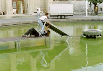 ...der Laufsteg zur Multimediainsel